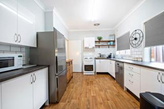 Rosewood Cottage - Stroll to Central, Cosy Escape - 3