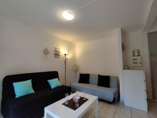 Appartement T2 Saint-Pierre-La-Mer: Terrasse, Parking Privé, Tennis - 4 Pers. - FR-1-795-23 - Fleury - 4