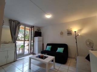 Appartement T2 Saint-Pierre-La-Mer: Terrasse, Parking Privé, Tennis - 4 Pers. - FR-1-795-23 - Fleury - 3