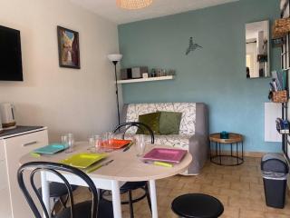 Saint-Pierre-La-Mer : Appart T2 avec Piscine, Parking, Clim, Terrasse - 4 Pers. - FR-1-795-26 - Fleury - 6