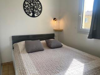 Saint-Pierre-La-Mer : Appart T2 avec Piscine, Parking, Clim, Terrasse - 4 Pers. - FR-1-795-26 - Fleury - 1