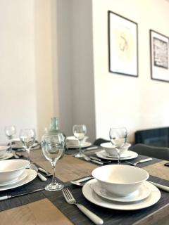 Gorgeous 2 bedroom apartment - 1