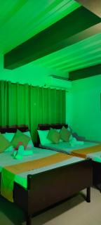 Pacifico's Hostel - - 1