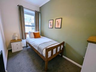 Spacious And Homey 4 Br House - 5