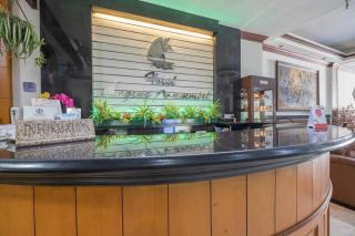 OYO 1090 Hotel Anging Mammiri Makassar - Makassar - 1