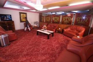 Hotel De Crystal Crown - 8