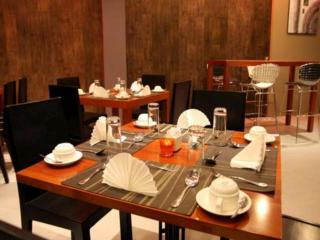 Plan B Hotel - Padang - 4