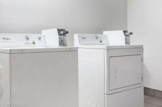 Super 8 By Wyndham Franklin - 4