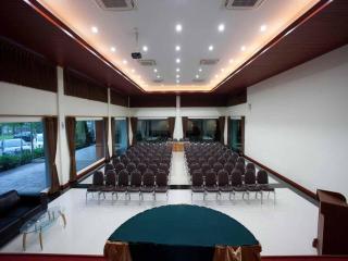 Amnauysuk Hotel - 2