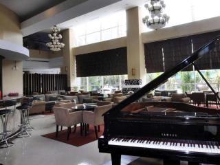 Grage Hotel Cirebon - Cirebon - 7