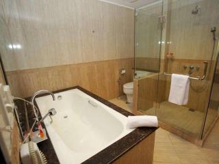 Grage Hotel Cirebon - Cirebon - 3