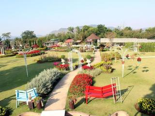 Montana Cotswolds Resort - 1