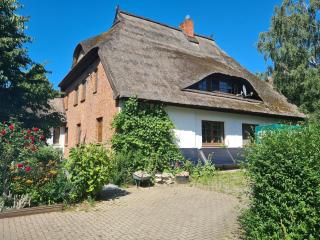 Beautiful flat in a thatched farmhouse - Krusenhagen - 0