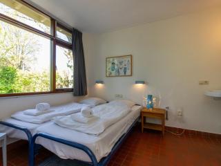 Bungalow near Dutch Beach with Garden - 7