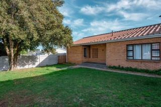 Smile and Wave Holiday Home - Franskraal - 3