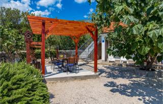 1 Bedroom Pet Friendly Apartment In Cesarica - 2