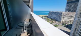 Courtyard by Marriott центр шикарный апартамент с видом на море,озеро,город - Batumi - 1