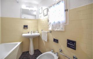 1 Bedroom Lovely Apartment In Casoli - 2