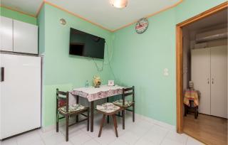 Stunning Apartment In Senj With Kitchen - Starigrad - 6