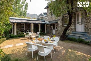 StayVista at House of Hive - Garden, BBQ and Heater - 8