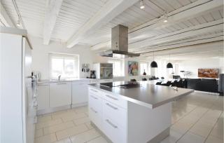 6 Bedroom Awesome Home In Ringkøbing - Nørre Lyngvig - 6