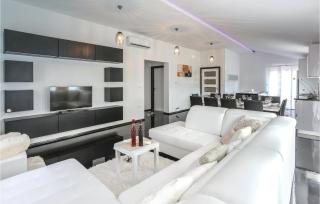 Lovely Home In Rumin With Kitchen - Rumin - 9