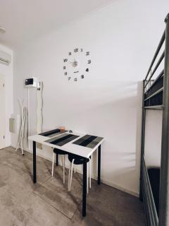 Neuwertiges Apartment mit schnellem WLAN, Glasfaser, Kostenlose Privatparkplatz auch für Transporter geeignet R11 - 8