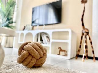 Urban Suites #Soft creamy #Infinity Pool #local neighbourhood #4pax #2BR 2bath #2Queen #Quality well maintained #Private host - 3