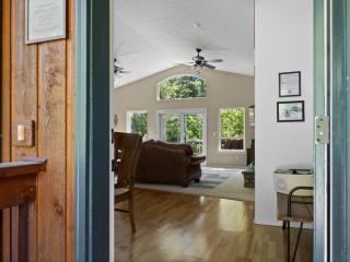 Blue Coconut - Meredith Lodging - Rhododendron - 7