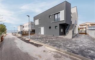 1 Bedroom Amazing Apartment In Vir - 7