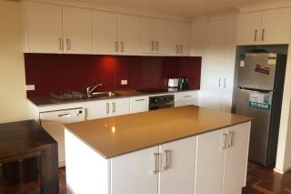 Top-floor, 3-bedroom apartment-close to CBD & ANU - Canberra - 1