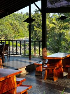 Villa Joglo tepi sungai - Sidemen - 5