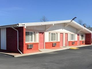 Travelodge by Wyndham Bay Shore Long Island - Bay Shore - 0