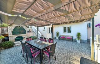 Stunning Home In Marina - Marina - 5