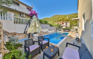 Stunning Home In Marina - Marina - 3