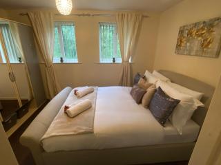 Lovely 2 Dbl bed apartment near Heaton Park and North Manchester Hospital with parking - 6