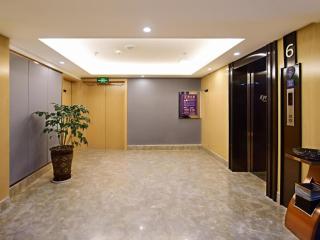 Kyriad Marvelous Hotel Yiyang Xiufeng Park - 3