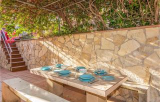 Gorgeous Home In Sant Cebrià De Vallalt - 2