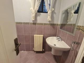 Luxurious Ground Floor of a Villa in Elite Area - Amman - 2