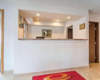 Econo Lodge - 5