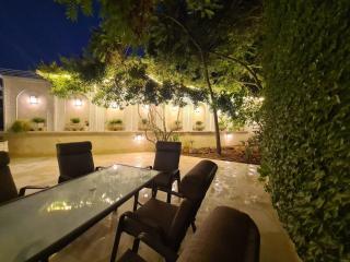 Luxurious Ground Floor of a Villa in Elite Area - Amman - 5