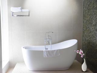 Diamond Bay Golf and Villas - 4