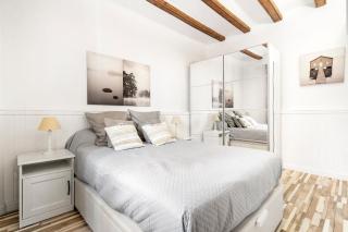 Charming Beachside Apartment in Barceloneta - 3