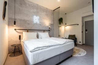 HONEST Karlin - Prague - 6