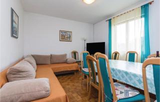 6 Bedroom Cozy Apartment In Nin - 8