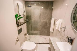 High 67th Floor, 1BR Top Location in Marina - 7