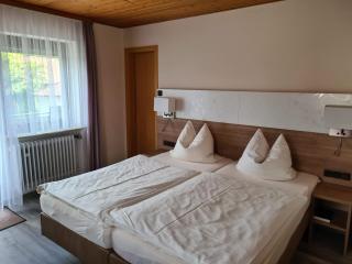 Pension Zum Grünen Wald - Feuchtwangen - 0