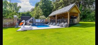 Incredible private Oasis 32c pool, jacuzzi games bar - 0