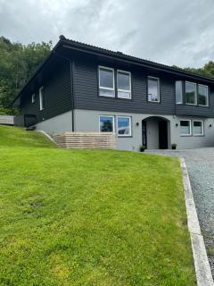 Villa med fantastisk uteplass! 10 sengeplasser! - 0