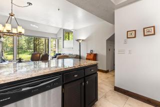 QUEEN ESTHER 2425 condo - 3